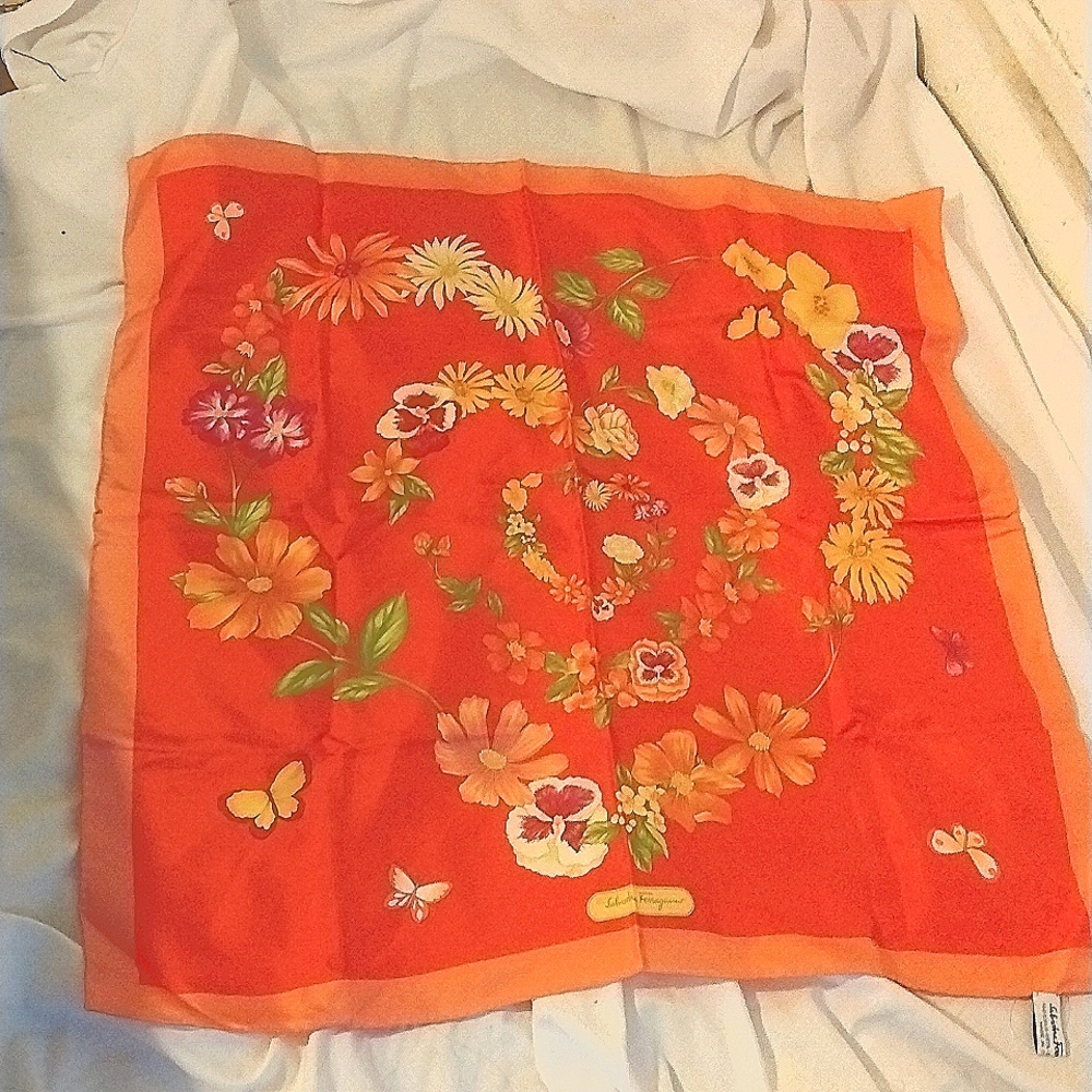 🧣SALVATORE FERRAGAMO SILK SCARF, 🧣